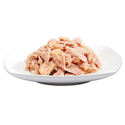 Annos vaaleaa, revittyä lihaa valkoisella lautasella, ei näkyvää pakkausta tai tuotemerkkiä.