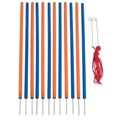 Set de 12 varillas naranja y azul con puntas metálicas, dos piquetas y cuerda roja. Adecuado para entrenamiento o agility.