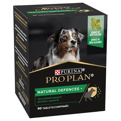Balení Purina Pro Plan Natural Defences+, 90 tablet, s obrázkem psa. Text: Source of beta-glucans, helps support immunity, reinforce l’immunité.