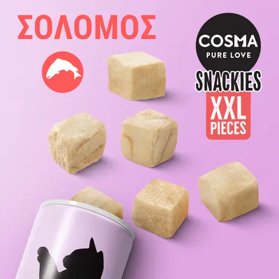 COSMA PURE LOVE SNACKIES XXL PIECES, ΣΟΛΟΜΟΣ. Κύβοι λιχουδιάς σολομού και συσκευασία με σιλουέτα γάτας σε ροζ φόντο. Ορατό εικονίδιο ψαριού.