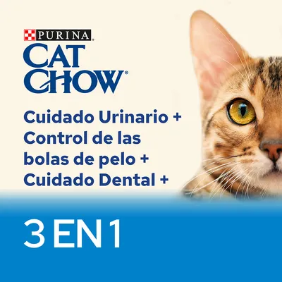 Purina Cat Chow. Cuidado Urinario + Control de las bolas de pelo + Cuidado Dental + 3 en 1. Imagen de un gato a la derecha.