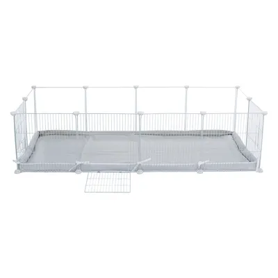 Parc rectangulaire en métal blanc avec fond gris, porte grillagée ouverte à l’avant, adapté pour petits animaux. Aucun accessoire ou animal visible.