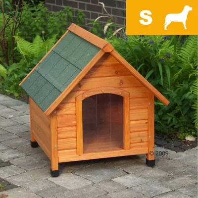 Drewniana buda dla psa z zielonym dachem, rozmiar S widoczny w żółtym polu z ikoną psa w prawym górnym rogu.