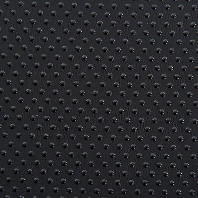 Czarna tkanina z widocznymi wypukłymi kropkami, prawdopodobnie powierzchnia antypoślizgowa. Materiał tekstylny z regularnym wzorem kropek.