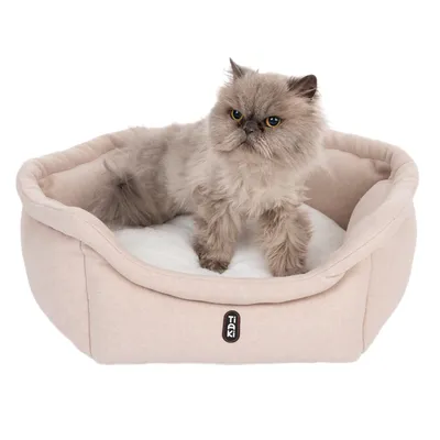Tiaki kattenbed in beige met zachte vulling, afgebeeld met een kat erin.