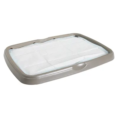Vassoio in plastica grigia con tappetino assorbente bianco inserito, adatto per scopi igienici.