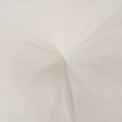 Gros plan sur un tissu beige, matière textile visible sans autres éléments distinctifs.