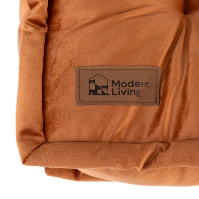 Λογότυπο Modern Living σε καφέ ύφασμα, ορατό σε λεπτομέρεια προϊόντος.