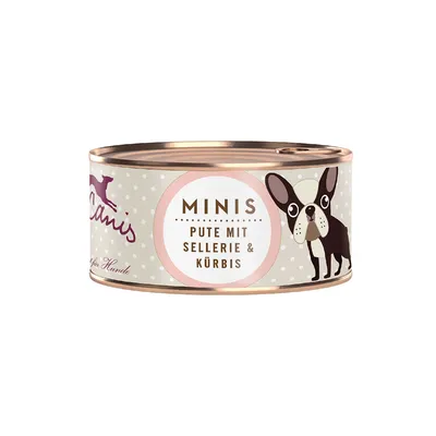 Boîte de pâtée pour chien avec texte visible : MINIS PUTE MIT SELLERIE & KÜRBIS. Illustration d’un petit chien sur l’emballage. Texte en allemand.