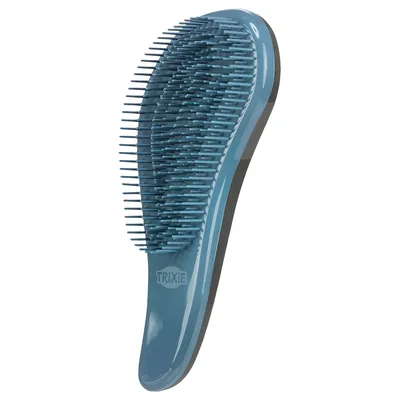 Trixie kefe kék műanyag sörtékkel és ergonomikus nyéllel, alkalmas szőrzetápoláshoz.