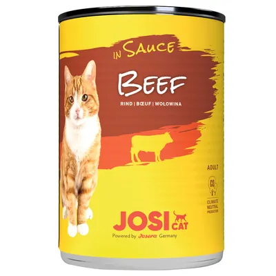 Boîte JosiCat In Sauce Beef, bœuf, image de chat roux, mention Adult, production neutre en CO₂, Powered by Josera Germany, texte en anglais, allemand et polonais visible.