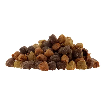Montón de piezas de pienso seco marrones, amarillas y rojas de diferentes formas y tamaños.