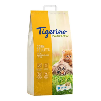 Tigerino Plant-Based Corn Pellets, 100% biologisk nedbrydeligt strøelse, klumper hurtigt, kan skylles ud, anti-klæbende, duftfri, egnet til følsomme katte. Emballagen viser to katte i græsset.
