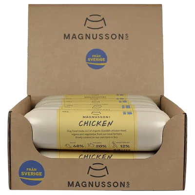 Magnussons Chicken. Hundefutter aus Bio-Huhn, Innereien und Gemüse von lokalen Bauern in Schweden. Fleischanteil 68%, Innereien 20%, Gemüse 12%. Från Sverige-Siegel sichtbar.