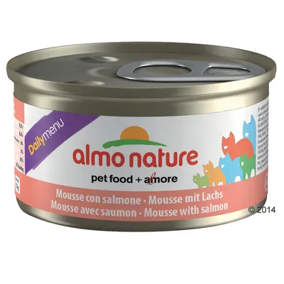 Консерва almo nature Daily Menu, Mousse with salmon, надписи на английском, немецком, французском и итальянском языках, изображение разноцветных силуэтов кошек.
