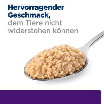 Hervorragender Geschmack, dem Tiere nicht widerstehen können. Abgebildet ist ein Löffel mit feuchtem Tierfutter.