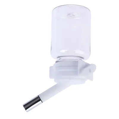 Biberon pour petits animaux avec réservoir transparent en plastique et embout métallique, fixation blanche visible.