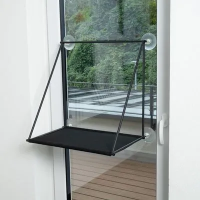 Modern Living Boston легло за прозорец