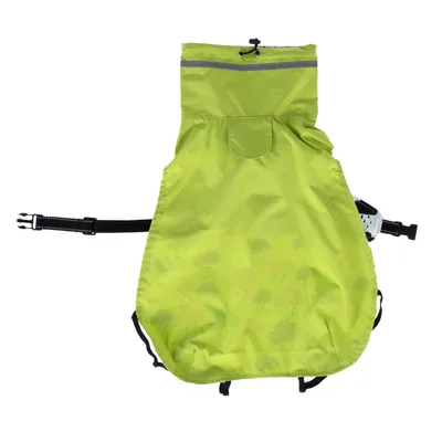 Imperméable pour chien vert avec sangle réglable noire et fermeture à clip, bande réfléchissante visible sur le haut. Matière synthétique.
