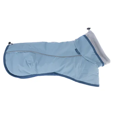 Manteau pour chien bleu clair avec doublure polaire grise, fermeture par cordons visibles, étiquette Marendog sur le côté. Matière extérieure lisse, coutures apparentes.