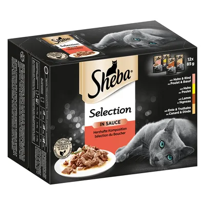 Sheba Selection in Sauce kattefoder, 12 x 85 g. Synlig tekst: mit Huhn & Rind, mit Huhn, mit Lamm, mit Ente & Truthahn. Billede af grå kat og tallerken med foder i sauce.