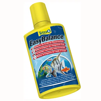 Flacon Tetra EasyBalance, texte visible : Réduit la fréquence des changements d’eau. Pour le maintien d’un milieu sain jusqu’à 6 mois. Images de poissons sur l’étiquette.