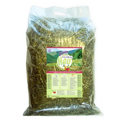 Confezione da 2 kg di fieno Bunny FrischGras Heu, etichetta con informazioni nutrizionali e istruzioni visibili sulla parte frontale della confezione trasparente.