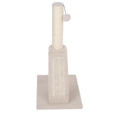 Arbre à chat beige avec poteau en sisal, base carrée recouverte de tissu, panneau incliné en sisal et balle suspendue par un fil.