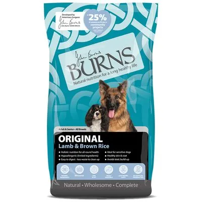 Burns Original Lamb & Brown Rice hondenvoer, afbeelding van twee honden op de verpakking. Tekst: Natural nutrition for a long healthy life, 25% community projects.