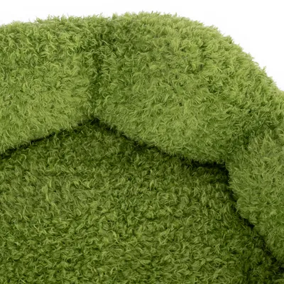 Primer plano de un material verde y suave, posiblemente parte de una cama o cojín para mascotas.