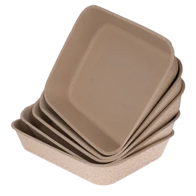 Kuusi pinottavaa ruskeaa kulhoa kestävästä materiaalista, neliönmuotoiset pyöristetyin kulmin.