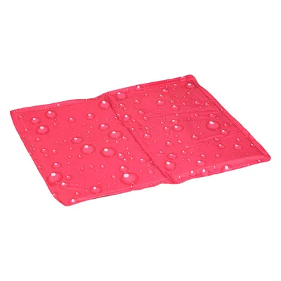 Alfombrilla rectangular rosa con estampado de gotas de agua visibles en la superficie. No se muestra marca ni texto adicional.