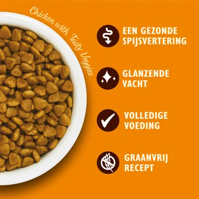 Chicken with Tasty Veggies, een gezonde spijsvertering, glanzende vacht, volledige voeding, graanvrij recept. Tekst in het Engels en Nederlands zichtbaar op afbeelding.