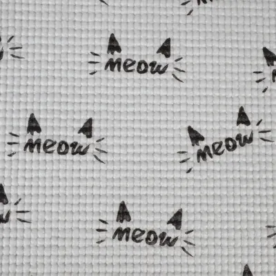 Suprafață albă texturată cu imprimeu negru de urechi de pisică, mustăți și cuvântul „meow”.