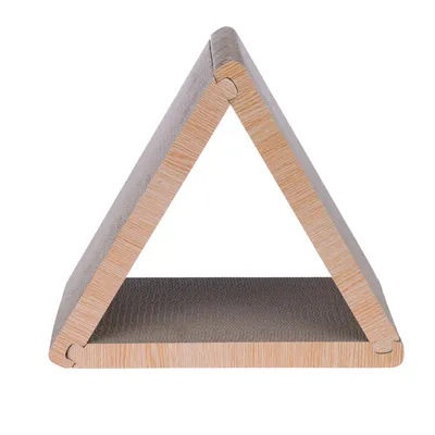 Dreieckförmige Kratzmatte aus Holz und Karton mit strukturierter Oberfläche, geeignet für Katzen zum Kratzen und Spielen.