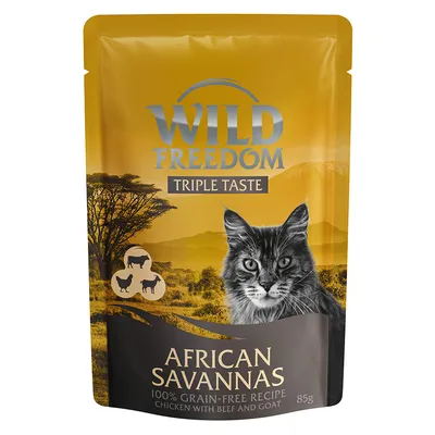 Sachet Wild Freedom Triple Taste African Savannas, 100% grain-free recipe, chicken with beef and goat, 85 g. Image d’un chat et silhouettes de poulet, bœuf, chèvre.
