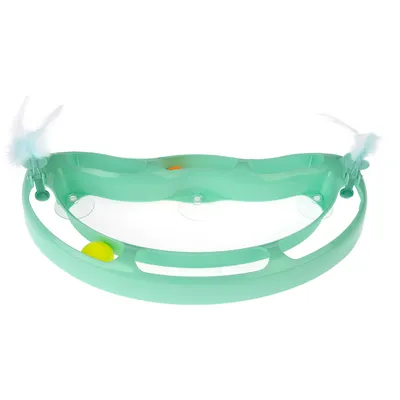 Jucărie din plastic verde cu bile integrate și două accesorii cu pene, potrivită pentru joacă interactivă.