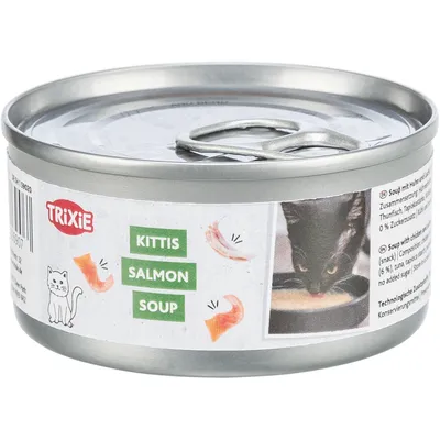 Boîte Trixie Kittis Salmon Soup, étiquette avec morceaux de saumon illustrés et photo d’un chat noir buvant dans une gamelle. Texte en anglais sur l’étiquette.