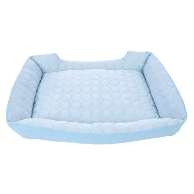 Jasnoniebieskie prostokątne legowisko dla zwierząt z wyściełaną powierzchnią i okrągłym wzorem.