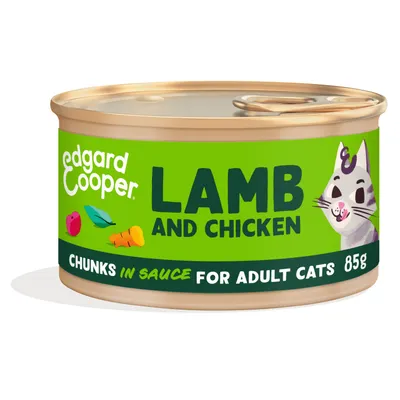 Edgard Cooper LAMB AND CHICKEN, chunks in sauce for adult cats, 85g. Groene verpakking met kattenillustratie en zichtbare tekst op het blik.