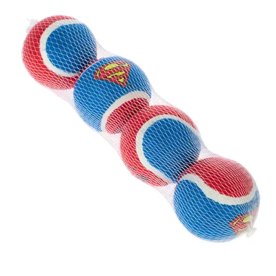 Quattro palline da tennis blu e rosse con logo Superman, confezionate in una rete bianca.