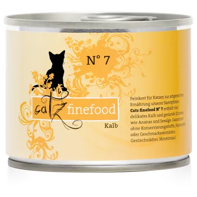 Catz finefood N° 7 Kalb, konservburk med synlig text på tyska om ingredienser och egenskaper. Siluett av katt och dekorativt mönster på etiketten.