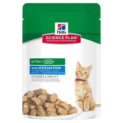 Hill's Science Plan Kitten <1 с океанска риба, парченца в сос. Опаковка с изображение на коте и храна. Видим текст: Chunks & Gravy, With Ocean Fish.