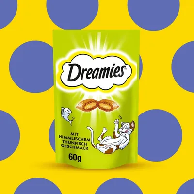 Dreamies mit himmlischem Thunfischgeschmack, 60g. Verpackung zeigt knusprige Snacks und spielende Katze.