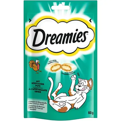 Dreamies z okusno puranjo, hrustljave zunaj in kremaste znotraj. Samo 2 kcal na kos, vsebuje vitamine in minerale. Embalaža prikazuje igrivo mačko in ilustracijo purana.