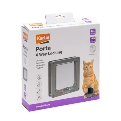 Karlie Porta Katzentür mit 4-Wege-Verriegelung, winddicht, inklusive Tunnelverlängerung 45mm. Verpackung zeigt Produktbild und orangefarbene Katze.