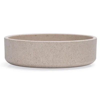 Ronde voerbak van beige materiaal, eenvoudig ontwerp zonder zichtbare merkmarkering.