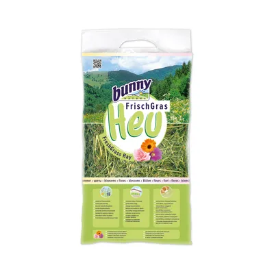 Bunny FrischGras Heu mit Blüten. Verpackung zeigt frisches Heu und Blumen, geeignet für Kleintiere. Enthält Informationen zu Qualität und natürlichen Zutaten.