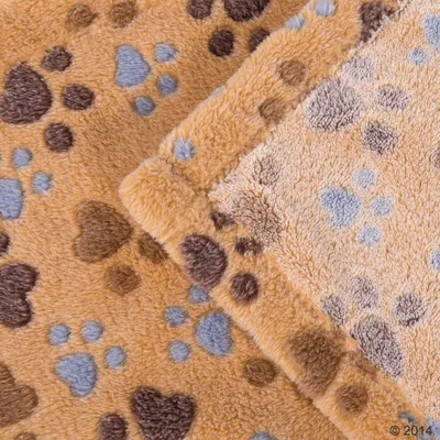 Beige Decke mit braunen und blauen Pfotenabdrücken, weiches Material, ideal für Haustiere.