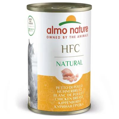 Almo Nature HFC Natural kuřecí prsa. Obrázek konzervy s krmivem pro kočky a kousky kuřete.